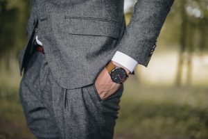 jak się ubrać elegancko ale na luzie mężczyzna